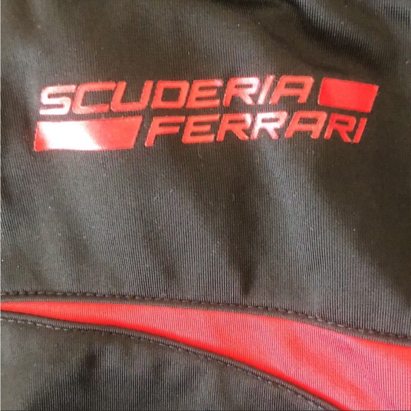 Scuderia Ferrari Puma Boys Jacket🏎️ / Size:6 / Preloved / In Good Condition - Picture 2 of 3